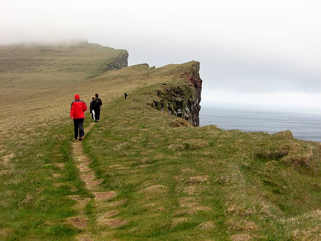 2011-06-28_17-19-55 island.jpg - Im Sturm zum Latrabjarg